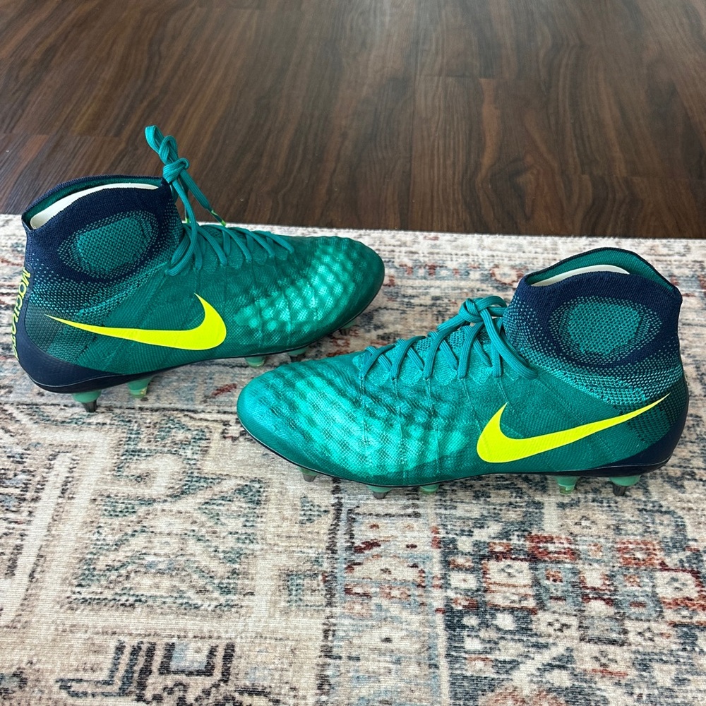 Nike men’s Magista Obra II SG Pro - Teal and Neon Yellow. Brand New-Never Worn